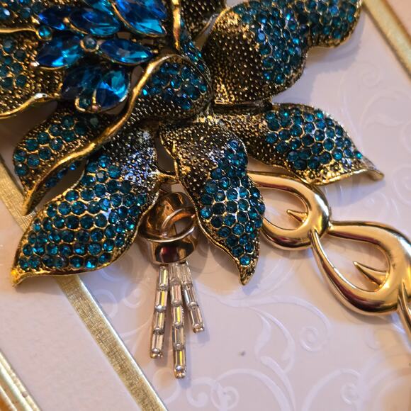 Hand Crafted Framed Jewelry Art 7.5"W x 9.5"H - Picture 4 of 5